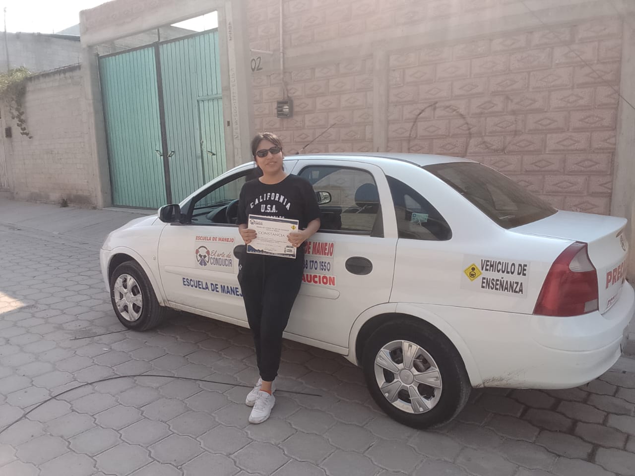 Alumno graduado de El Arte de Conducir 4