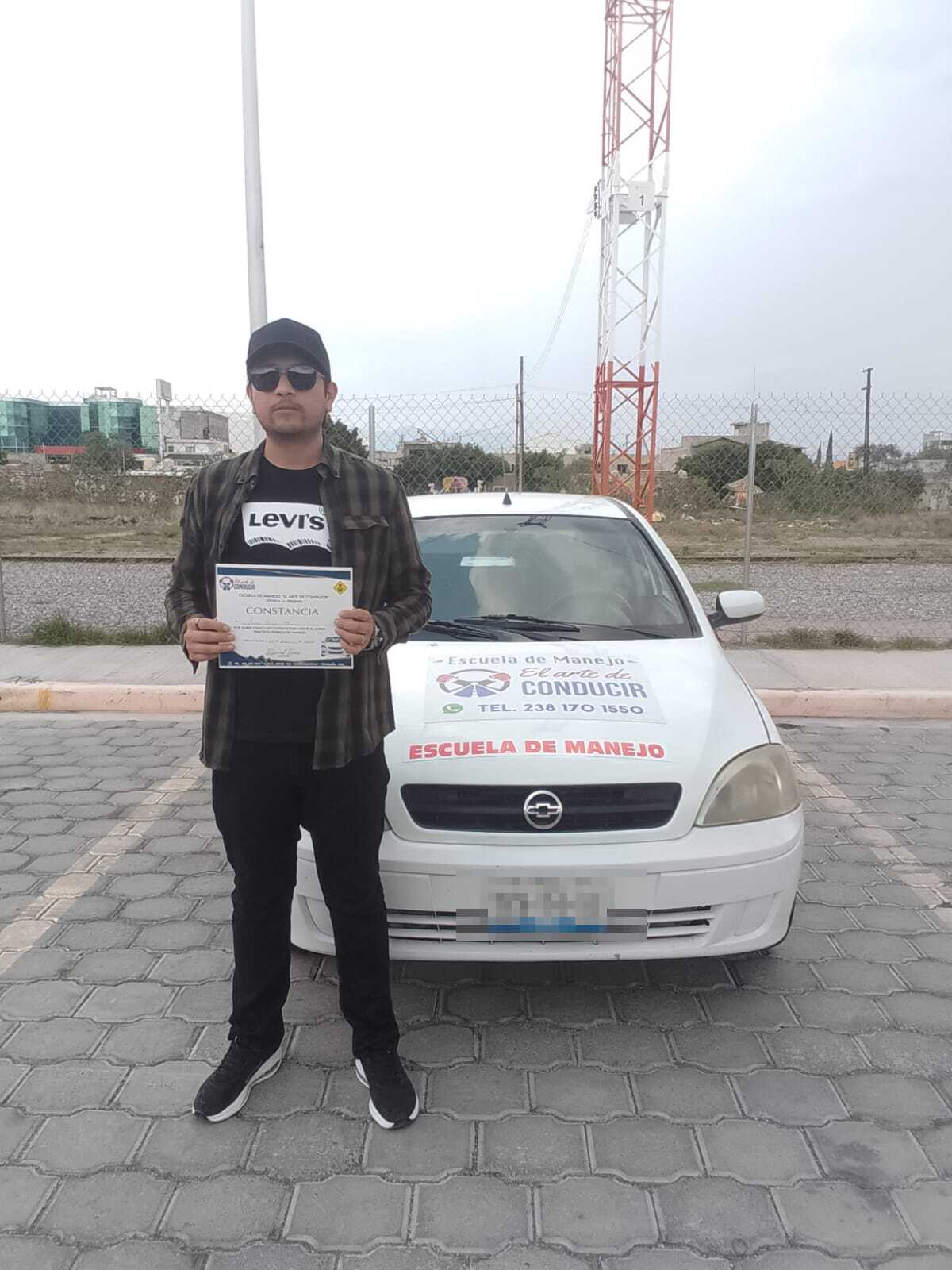 Alumno graduado de El Arte de Conducir 5